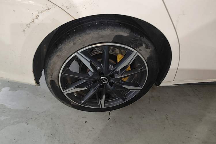Used GAC Trumpchi EMPOW 2023 270T DCT J15 Version Right Rear Wheel Hub