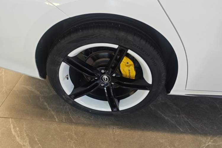 Used GAC Trumpchi EMPOW 2023 270T DCT J15 Version Right Rear Wheel Hub