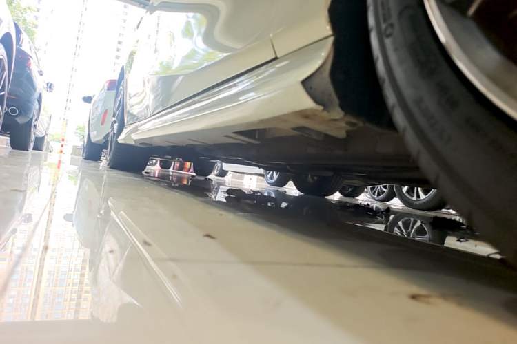Used GAC Trumpchi EMPOW 2023 400T Automatic R PRO Right Side Sill