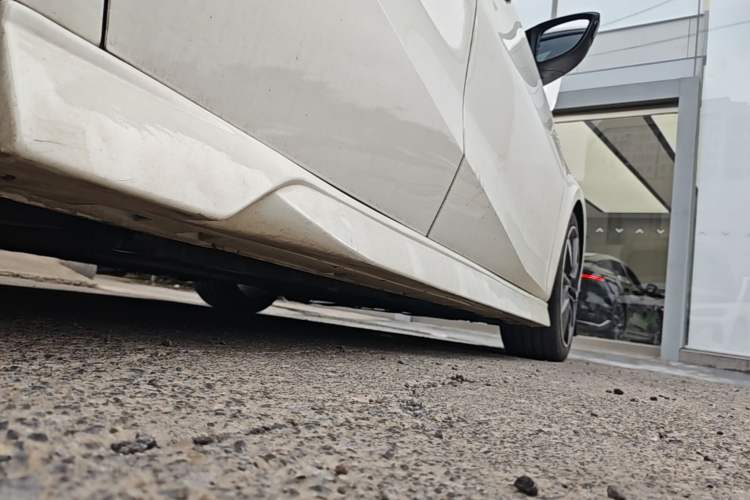 Used GAC Trumpchi EMPOW 2023 270T DCT J15 Version Right Side Sill