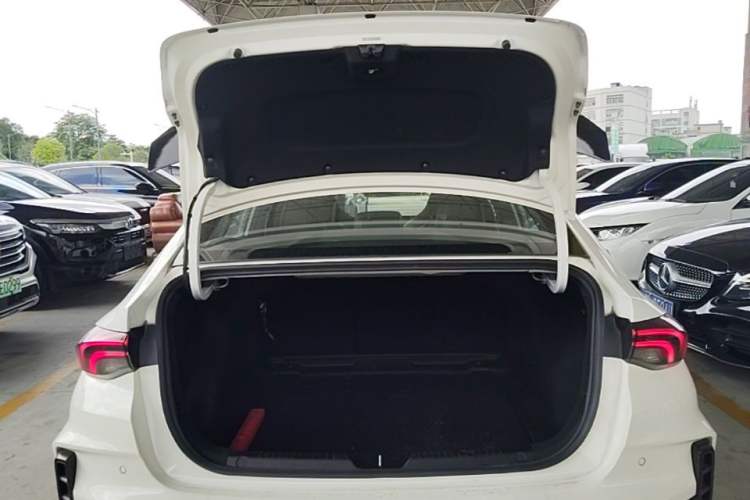 Used GAC Trumpchi EMPOW 2023 400T Automatic R MAX Trunk