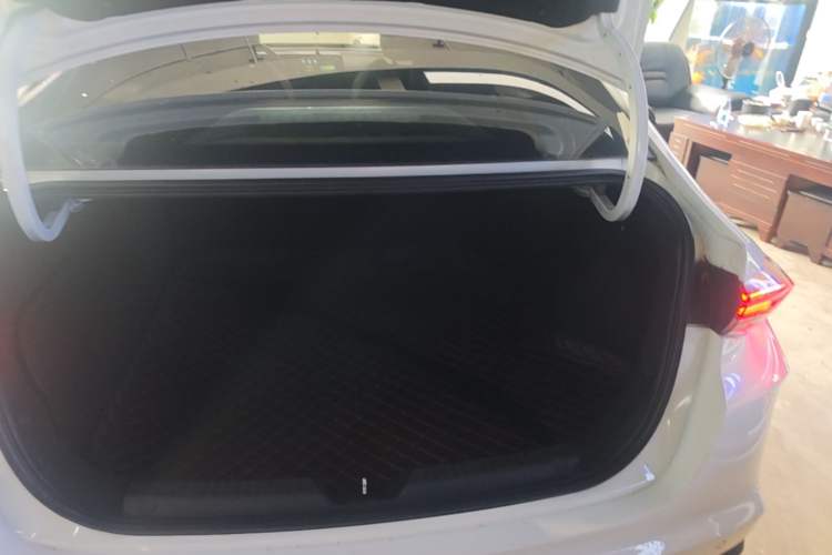 Used GAC Trumpchi EMPOW 2023 Shadow Leopard H High-Energy Hybrid Edition Trunk