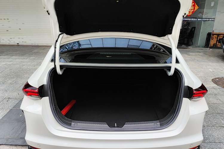 Used GAC Trumpchi EMPOW 2023 270T DCT J15 Version Trunk