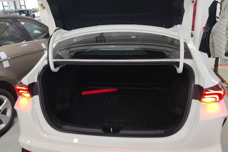 Used GAC Trumpchi EMPOW 2023 270T DCT J16 Version Trunk