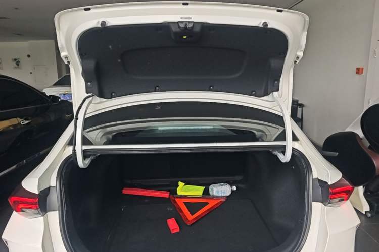 Used GAC Trumpchi EMPOW 2023 270T DCT J11 Version Trunk