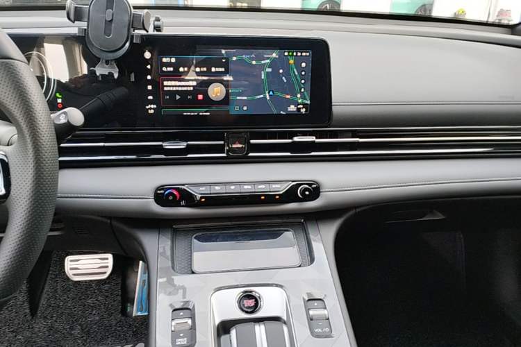 Used GAC Trumpchi EMPOW 2024 270T DCT Yingbao R-Style Edition Audio And AC Panel