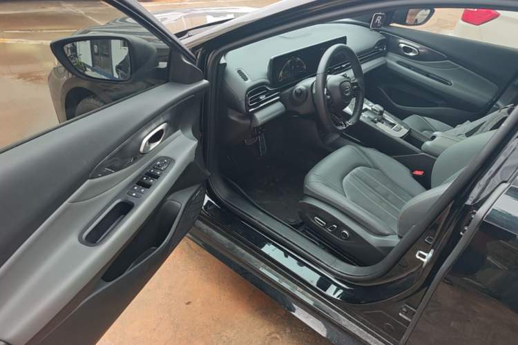 Used GAC Trumpchi EMPOW 2024 270T DCT Yingbao R-Style Edition Driver Seat