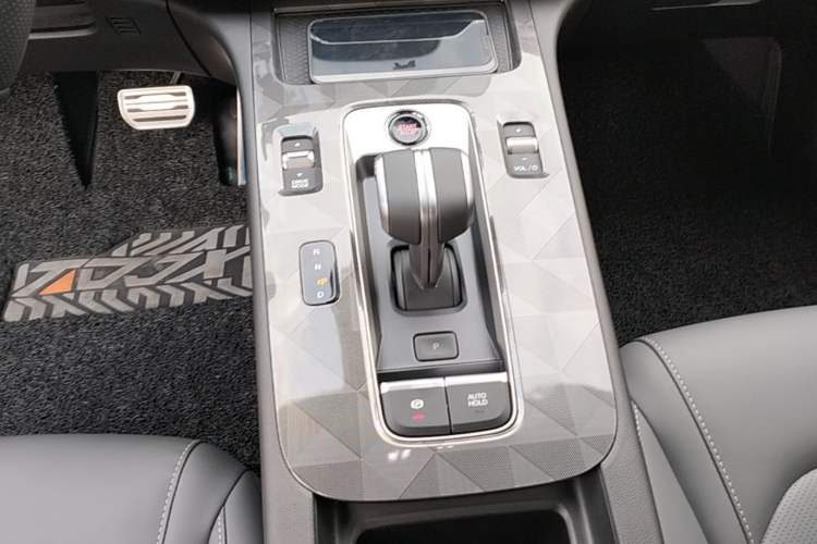 Used GAC Trumpchi EMPOW 2024 270T DCT Yingbao R-Style Edition Gear Lever