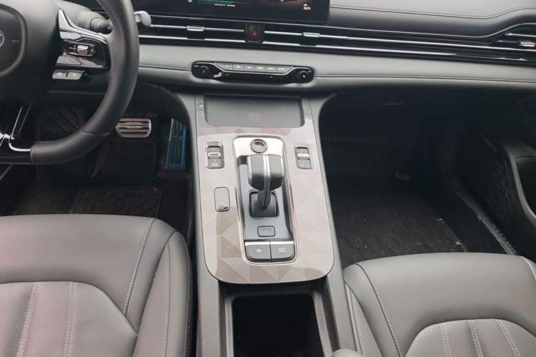 Used GAC Trumpchi EMPOW 2024 270T DCT Yingbao R-Style Edition Gear Lever