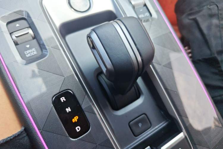 Used GAC Trumpchi EMPOW 2024 270T DCT Yingbao R-Style Edition Gear Lever