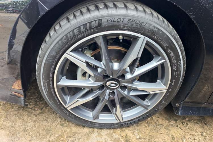 Used GAC Trumpchi EMPOW 2024 270T DCT Yingbao R-Style Edition Left Front Wheel Hub