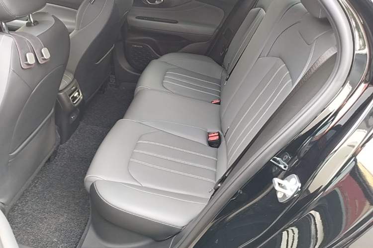 Used GAC Trumpchi EMPOW 2024 270T DCT Yingbao R-Style Edition Left Rear Seat