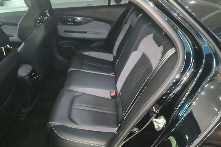 Used GAC Trumpchi EMPOW 2024 400T Automatic Yingbao R PRO Edition Left Rear Seat