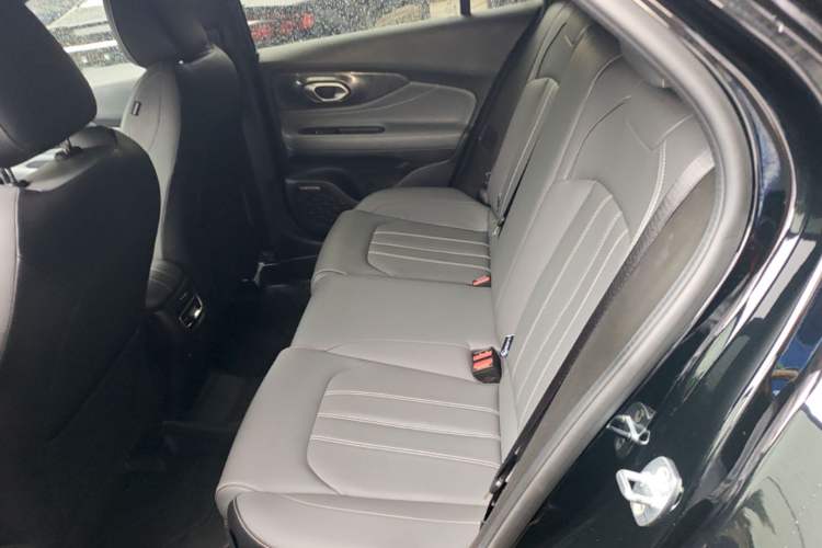 Used GAC Trumpchi EMPOW 2024 270T DCT Yingbao R-Style Edition Left Rear Seat
