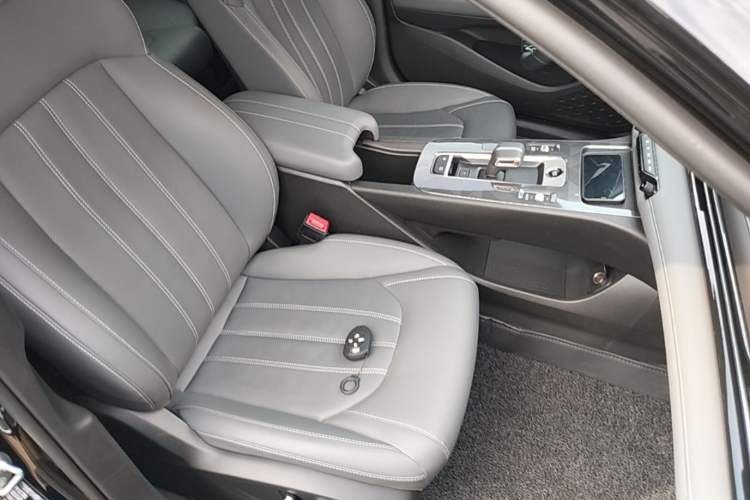 Used GAC Trumpchi EMPOW 2024 270T DCT Yingbao R-Style Edition Right Front Seat