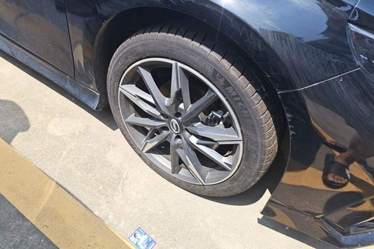 Used GAC Trumpchi EMPOW 2024 270T DCT Yingbao R-Style Edition Right Front Wheel Hub