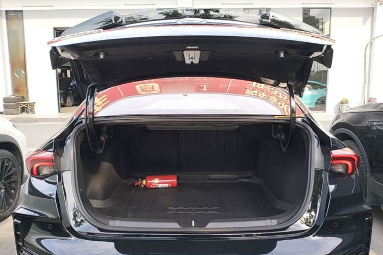 Used GAC Trumpchi EMPOW 2024 270T DCT Yingbao R-Style Edition Trunk