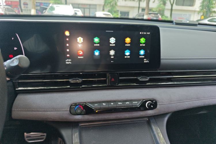 Used GAC Trumpchi EMPOW 2024 400T Automatic Yingbao R PRO Edition Audio And AC Panel