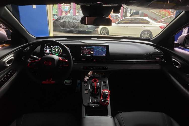 Used GAC Trumpchi EMPOW 2024 270T DCT Yingbao R-Style Edition Center Console