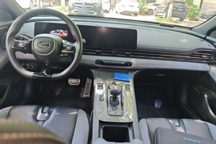 Used GAC Trumpchi EMPOW 2024 400T Automatic Yingbao R PRO Edition Center Console