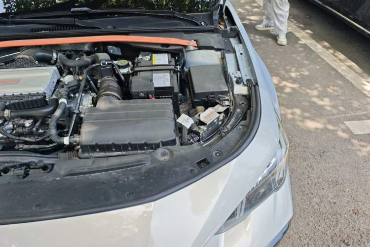 Used GAC Trumpchi EMPOW 2024 400T Automatic Yingbao R PRO Edition Engine Bay Left