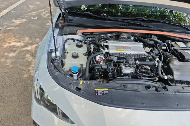 Used GAC Trumpchi EMPOW 2024 400T Automatic Yingbao R PRO Edition Engine Bay Right