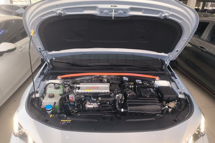 Used GAC Trumpchi EMPOW 2024 400T Automatic Yingbao R PRO Edition Engine Bay