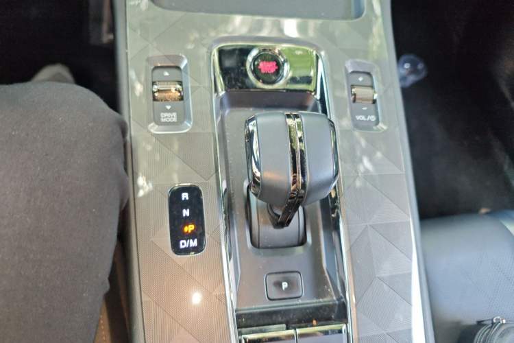 Used GAC Trumpchi EMPOW 2024 400T Automatic Yingbao R PRO Edition Gear Lever