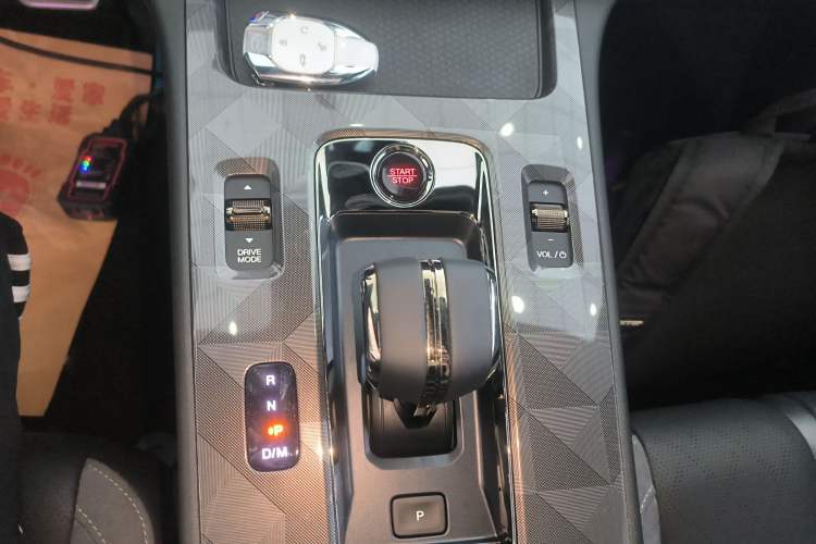 Used GAC Trumpchi EMPOW 2024 400T Automatic Yingbao R PRO Edition Gear Lever