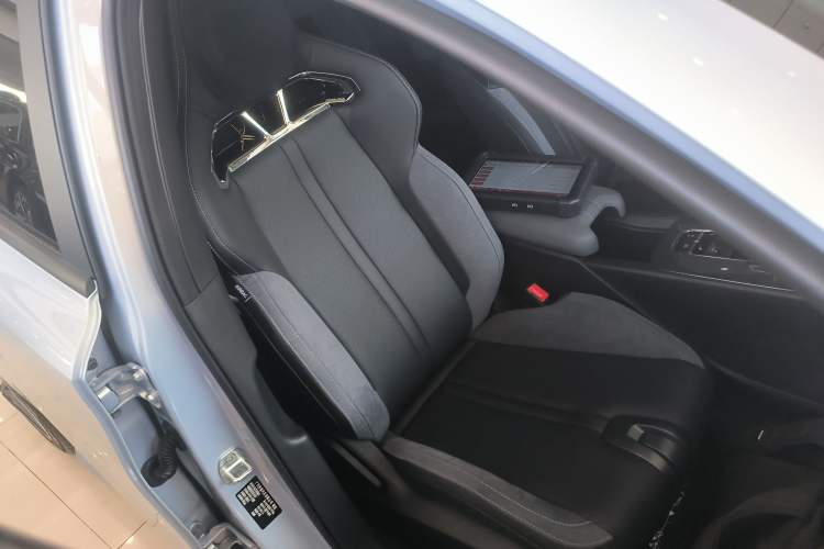 Used GAC Trumpchi EMPOW 2024 400T Automatic Yingbao R PRO Edition Right Front Seat