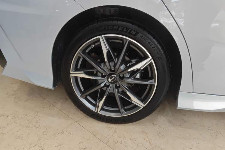Used GAC Trumpchi EMPOW 2024 270T DCT Yingbao R-Style Edition Right Rear Wheel Hub