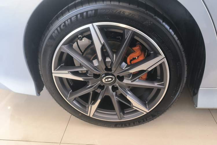 Used GAC Trumpchi EMPOW 2024 400T Automatic Yingbao R PRO Edition Right Rear Wheel Hub