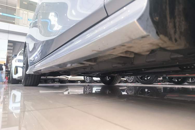 Used GAC Trumpchi EMPOW 2024 400T Automatic Yingbao R PRO Edition Right Side Sill