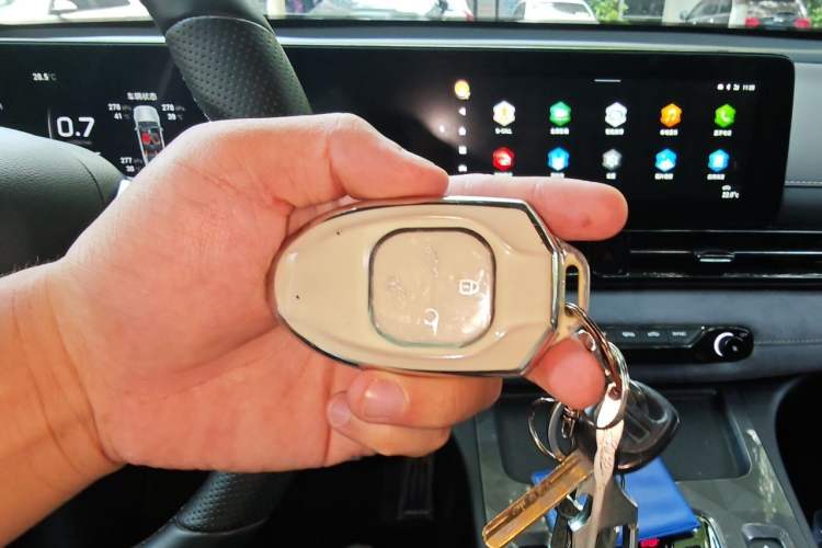 Used GAC Trumpchi EMPOW 2024 400T Automatic Yingbao R PRO Edition Vehicle Key
