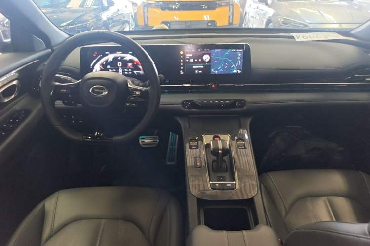 Used GAC Trumpchi EMPOW 2024 270T DCT Yingbao R-Style Edition Center Console