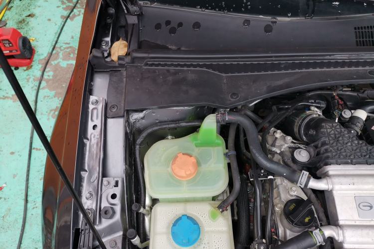 Used GAC Trumpchi EMPOW 2024 270T DCT Yingbao S Edition Engine Bay Right