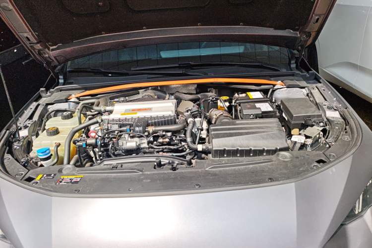 Used GAC Trumpchi EMPOW 2024 400T Automatic Yingbao R MAX Edition Engine Bay