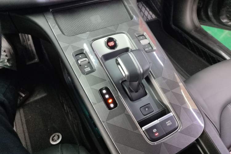 Used GAC Trumpchi EMPOW 2024 270T DCT Yingbao R-Style Edition Gear Lever