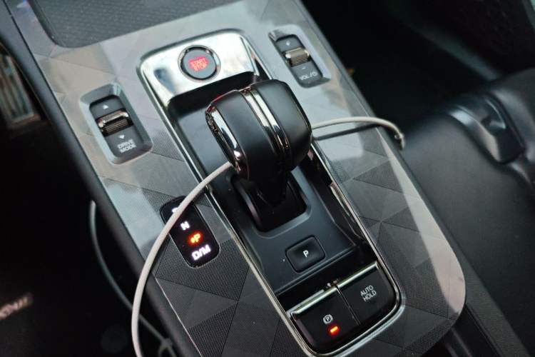 Used GAC Trumpchi EMPOW 2024 400T Automatic Yingbao R MAX Edition Gear Lever