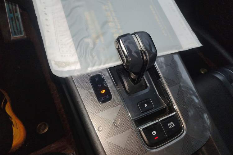 Used GAC Trumpchi EMPOW 2024 400T Automatic Yingbao R MAX Edition Gear Lever