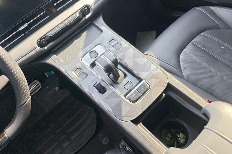 Used GAC Trumpchi EMPOW 2024 270T DCT Yingbao R-Style Edition Gear Lever
