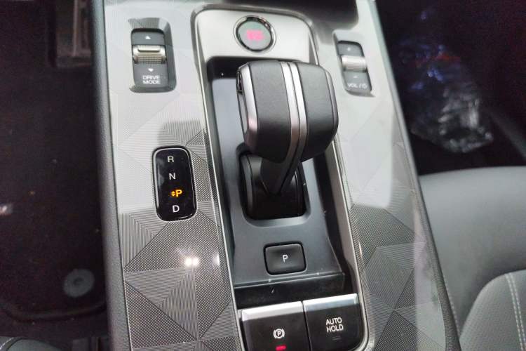 Used GAC Trumpchi EMPOW 2024 270T DCT Yingbao R-Style Edition Gear Lever