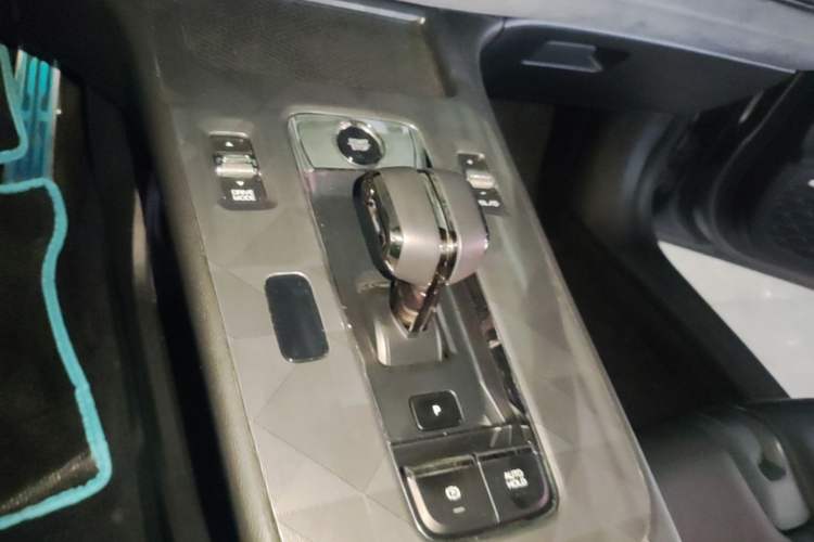 Used GAC Trumpchi EMPOW 2024 400T Automatic Yingbao R PRO Edition Gear Lever