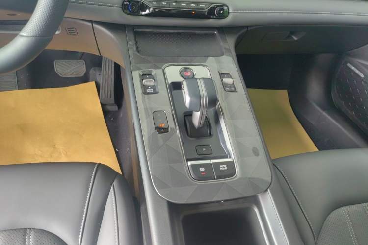 Used GAC Trumpchi EMPOW 2024 270T DCT Yingbao S Edition Gear Lever