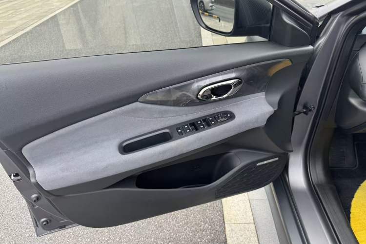 Used GAC Trumpchi EMPOW 2024 400T Automatic Yingbao R PRO Edition Interior 11