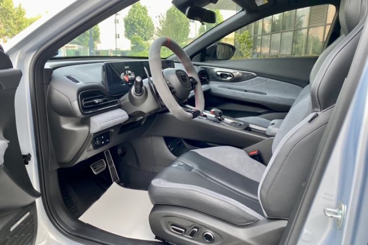 Used GAC Trumpchi EMPOW 2024 400T Automatic Yingbao R MAX Edition Interior 4