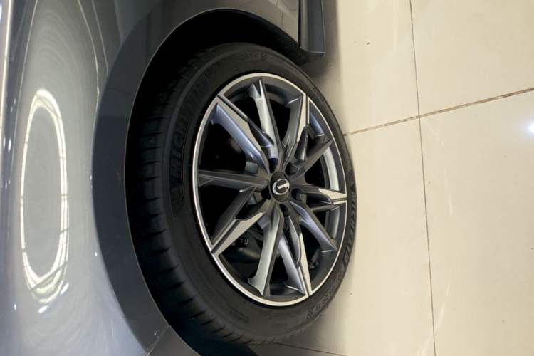 Used GAC Trumpchi EMPOW 2024 270T DCT Yingbao R-Style Edition Left Front Wheel Hub