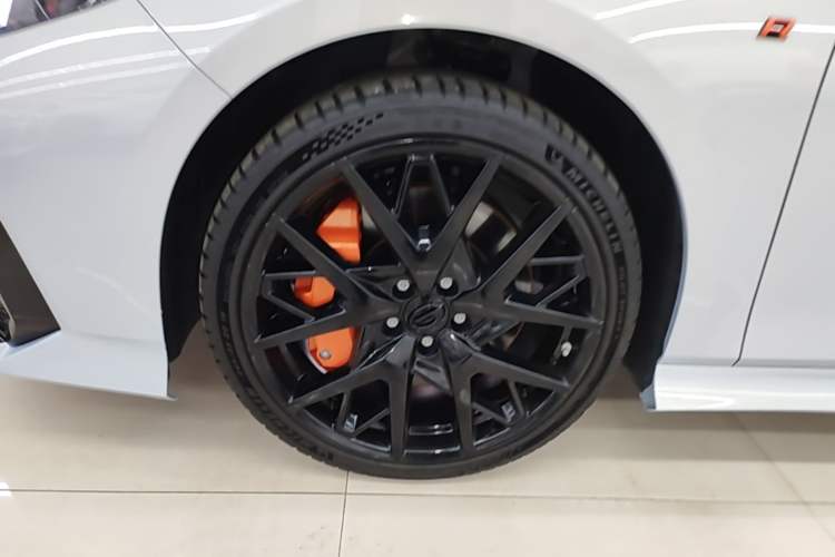 Used GAC Trumpchi EMPOW 2024 400T Automatic Yingbao R MAX Edition Left Front Wheel Hub
