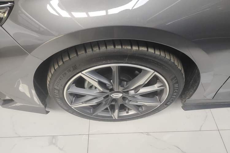 Used GAC Trumpchi EMPOW 2024 270T DCT Yingbao R-Style Edition Left Front Wheel Hub