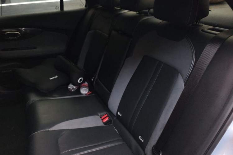 Used GAC Trumpchi EMPOW 2024 400T Automatic Yingbao R MAX Edition Left Rear Seat